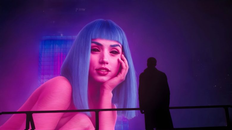 Бегущий по лезвию 2049